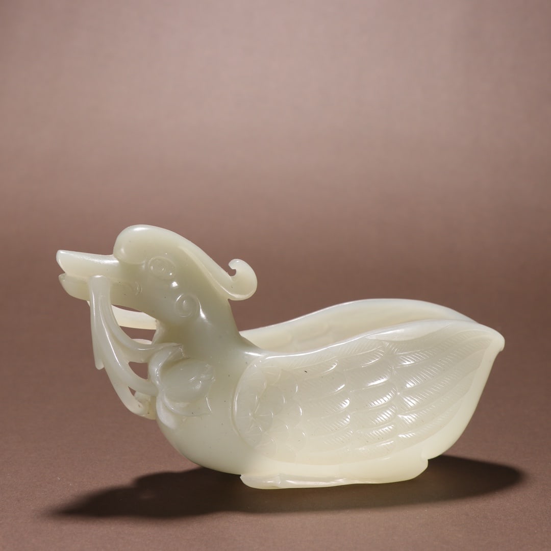 An Exquisite White Jade Duck-Shaped Brush Washer: An Exquisite White Jade Duck-Shaped Brush Washer Qing Dynasty, China Size:3.1inx5.6in Weight:205.1g白玉宝鸭衔莲笔洗 中国清代 Siz