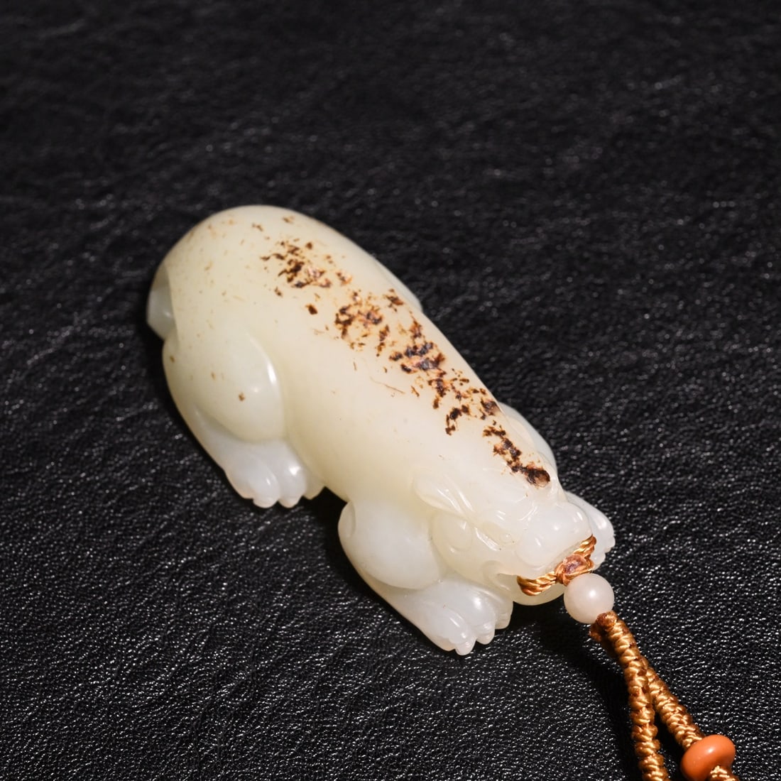 An Exquisite White Jade Auspicious Beast Ornament: An Exquisite White Jade Auspicious Beast Ornament Qing Dynasty, China Size:0.7inx2.5in Weight:60g白玉瑞兽把件 中国清代 Size:1.8cmx6.3cm