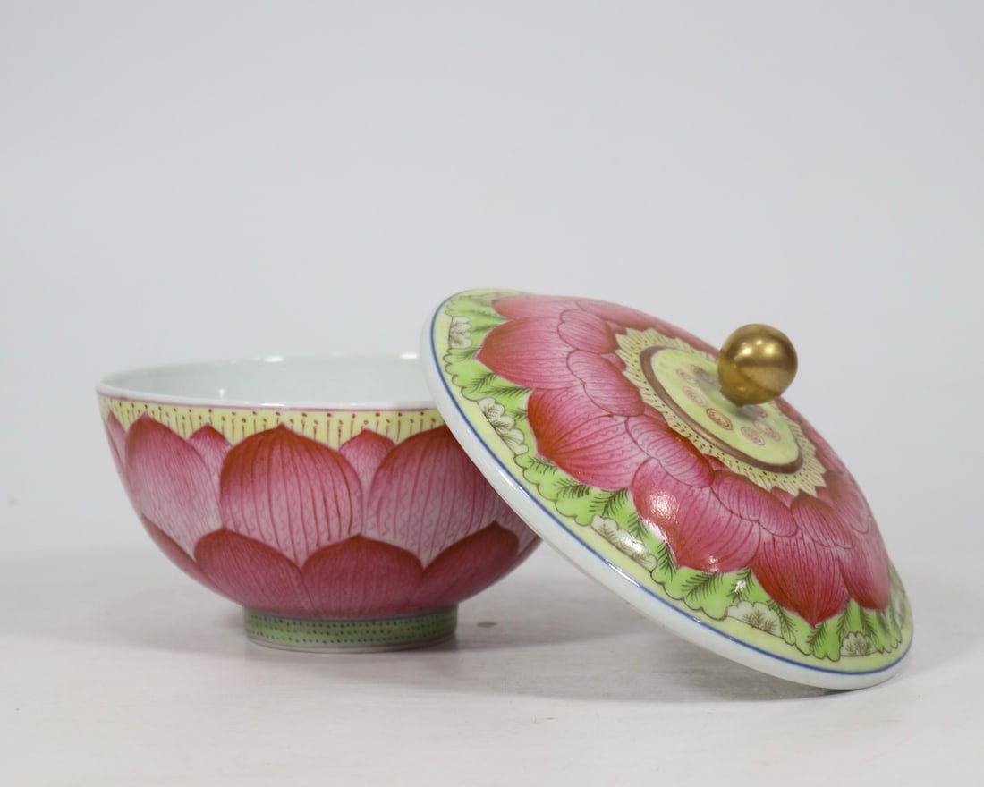 An Exquisite Famille-Rose Flower Pattern Box - 3