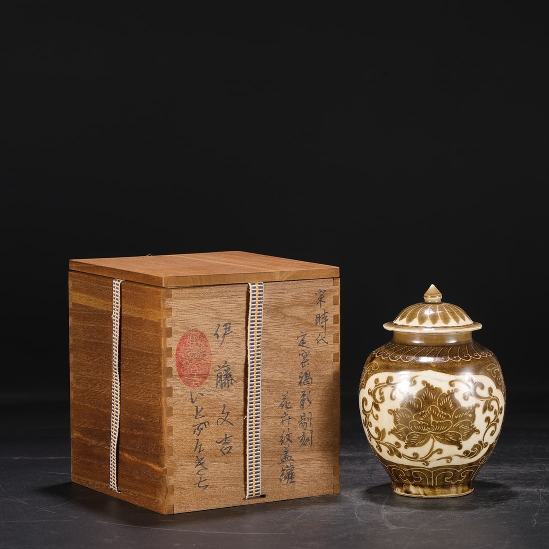An Exquisite Ding yao Flower Pattern Jar: An Exquisite Ding yao Flower Pattern Jar Song Dynasty, China Size:7.5inx4.9in定窑褐彩剔刻花卉纹盖罐 中国宋代 S