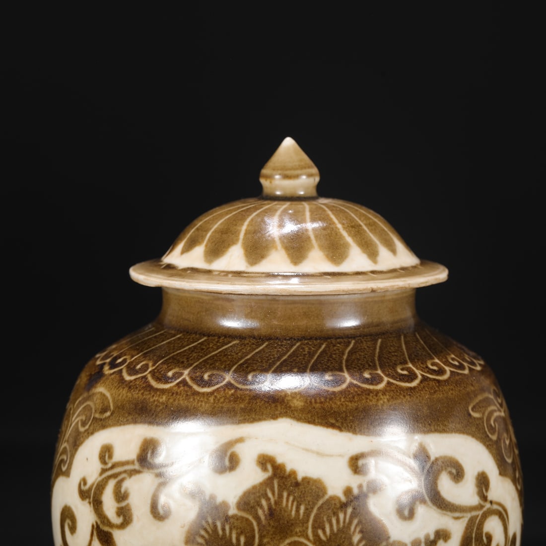 An Exquisite Ding yao Flower Pattern Jar - 3