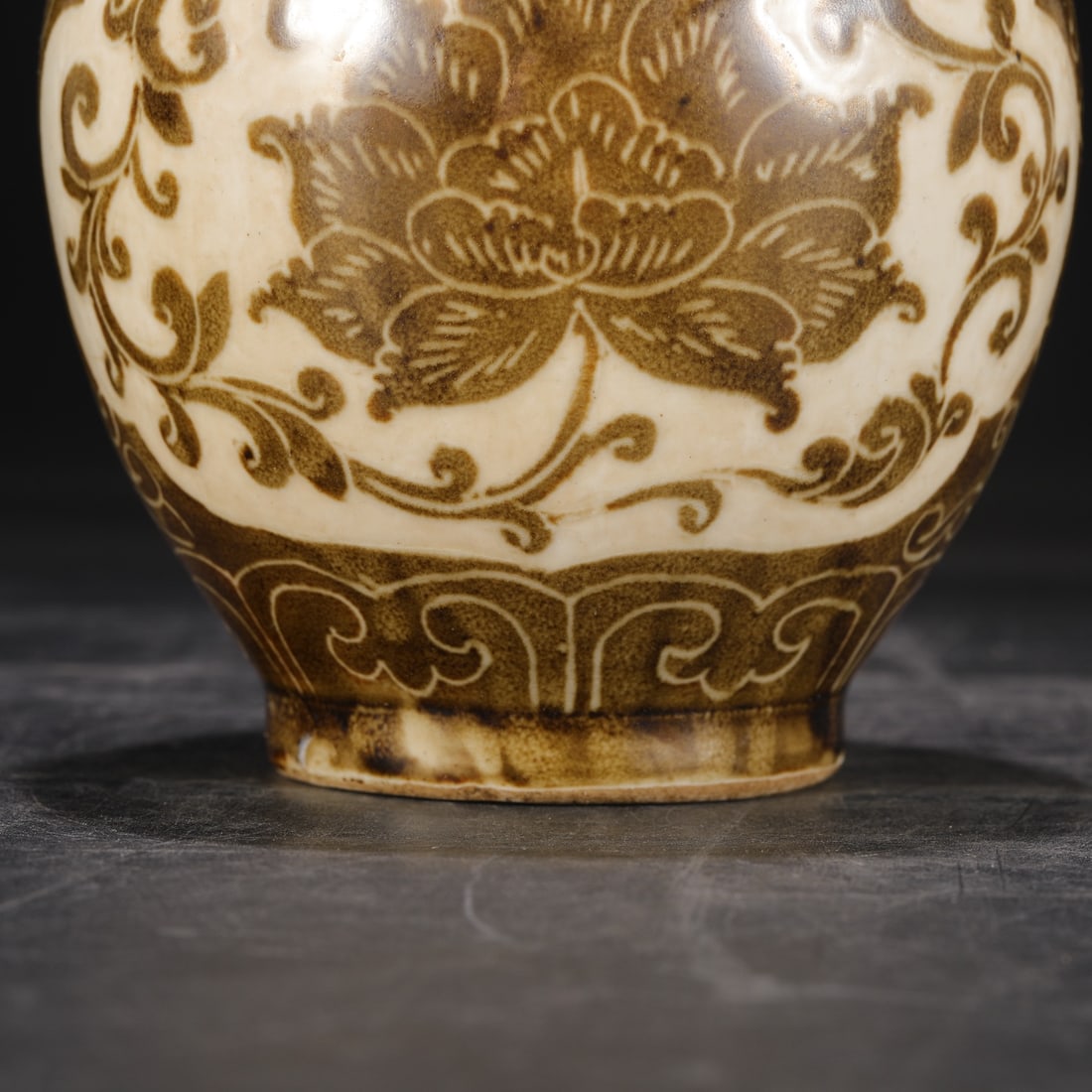 An Exquisite Ding yao Flower Pattern Jar - 4