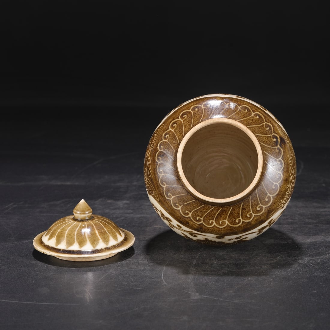 An Exquisite Ding yao Flower Pattern Jar - 5