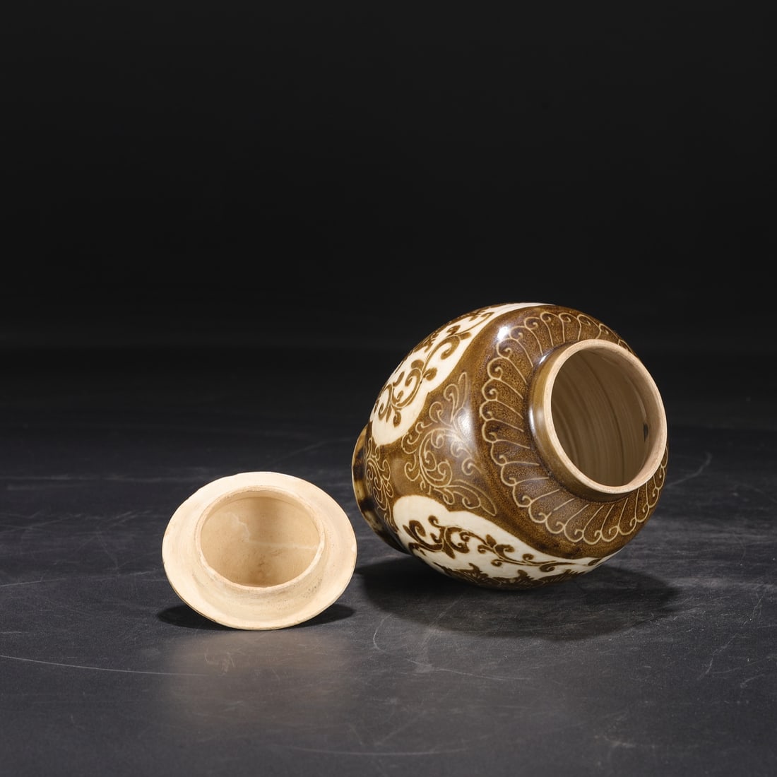 An Exquisite Ding yao Flower Pattern Jar - 6