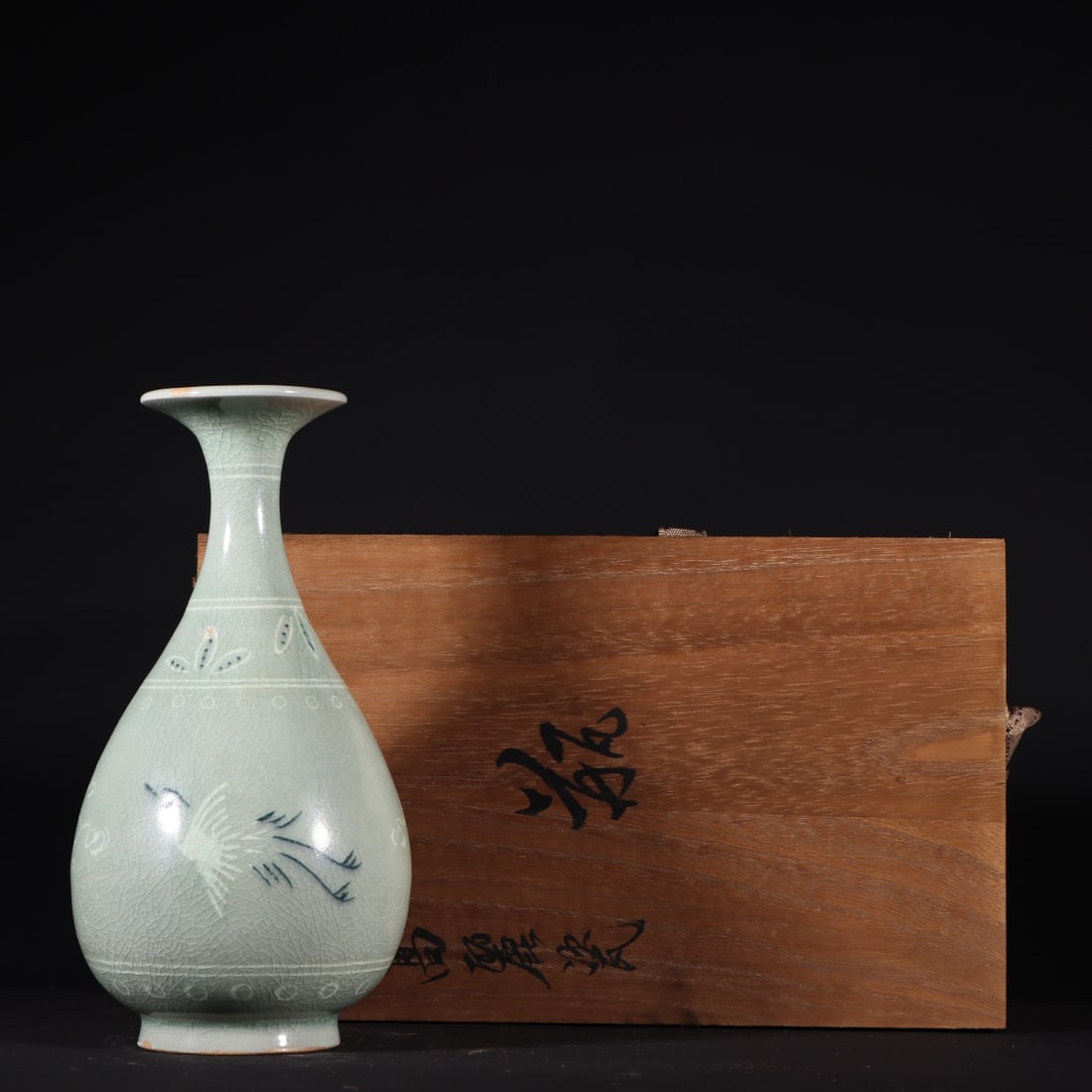 An Exquisite Celadon Crane Pattern Vase: An Exquisite Celadon Crane Pattern Vase Song Dynasty, China Size:7.3inx3.9in高丽青瓷玉壶春瓶 中国宋代 Size:18.6cmx10cm