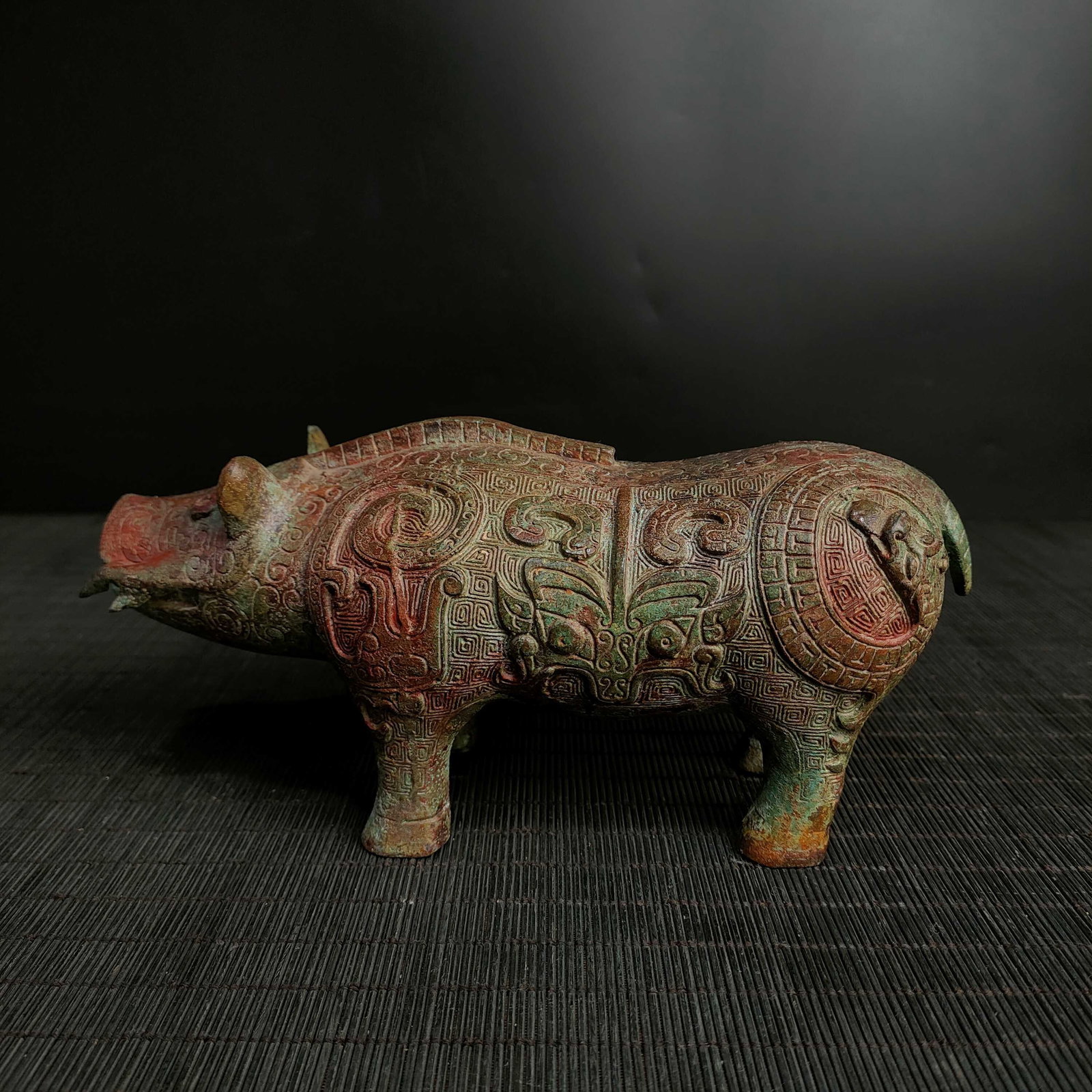 An Exquisite Bronze Beast-Face Pattern Pig-Shaped Censer: An Exquisite Bronze Beast-Face Pattern Pig-Shaped Censer the Warring States period in China Size:3.9inx9.1in Weight:1.2kg青铜猪尊 战国时期