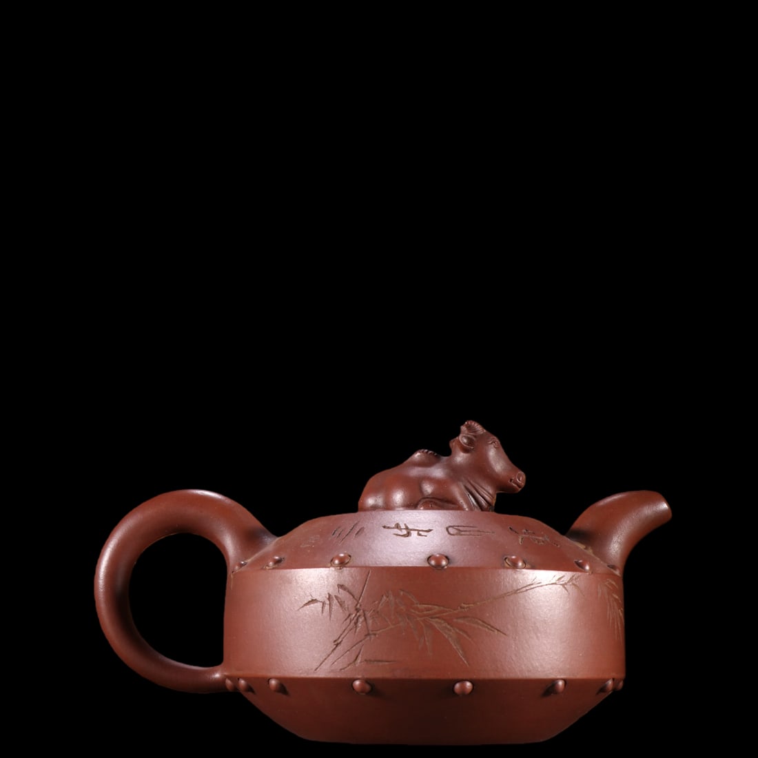 An Exquisite Purple Sands Flower Pattern with poem Teapot: An Exquisite Purple Sands Flower Pattern with poem Teapot Yu guo liang Size:5.1inx8.7in紫砂牛钮扁壶 俞国良 Size:13cmx22cm