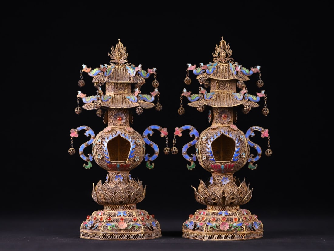 A Pair of Exquisite Gilt Silver Flower Pattern Niche: A Pair of Exquisite Gilt Silver Flower Pattern Niche Qing Dynasty, China Size:11.4inx4.5in Weight:1548g银鎏金花丝宝塔佛龛一对