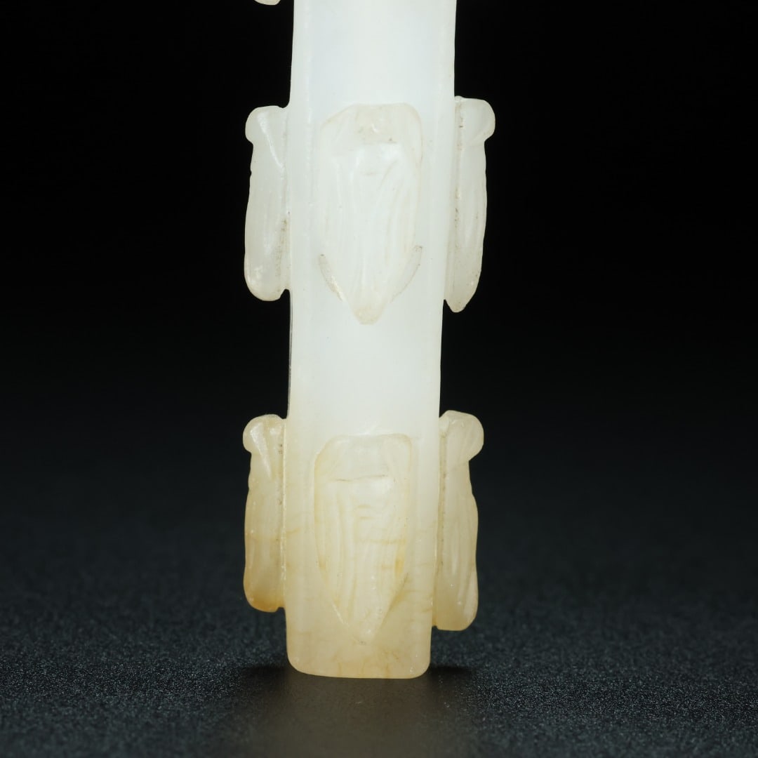 An Exquisite White Jade Ornament - 3