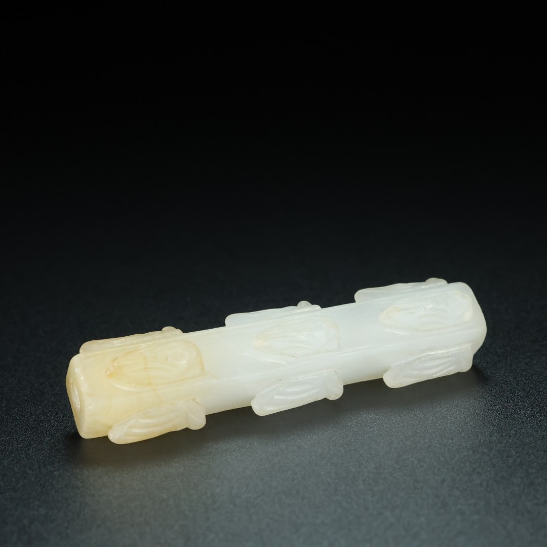 An Exquisite White Jade Ornament - 6