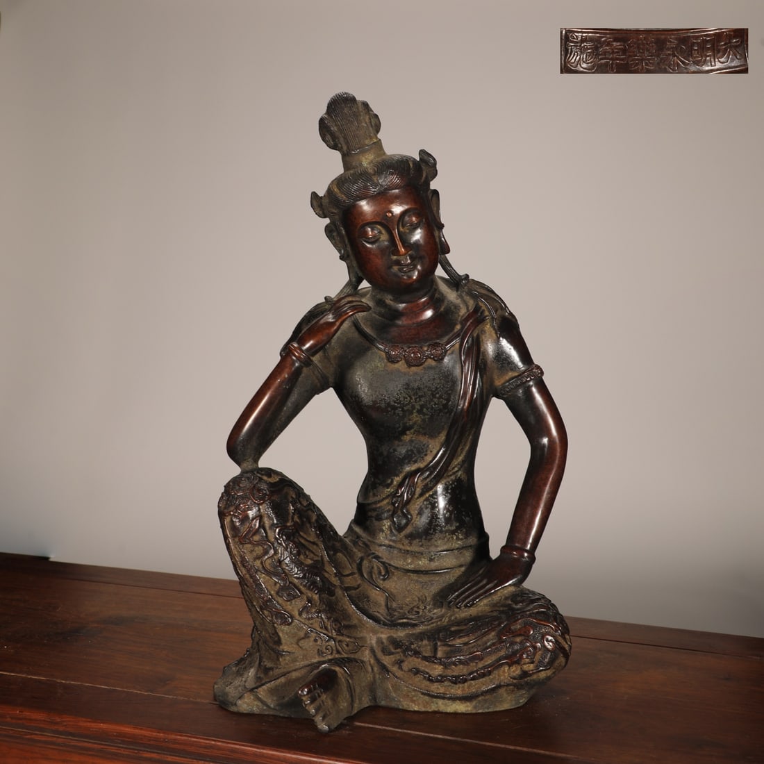 An Exquisite Bronze Statue of Avalokitesvara: An Exquisite Bronze Statue of Avalokitesvara Ming Dynasty, China Yongle Six-character Mark Size:15.7inx8.7in Weight:7.3kg铜思维观音坐像