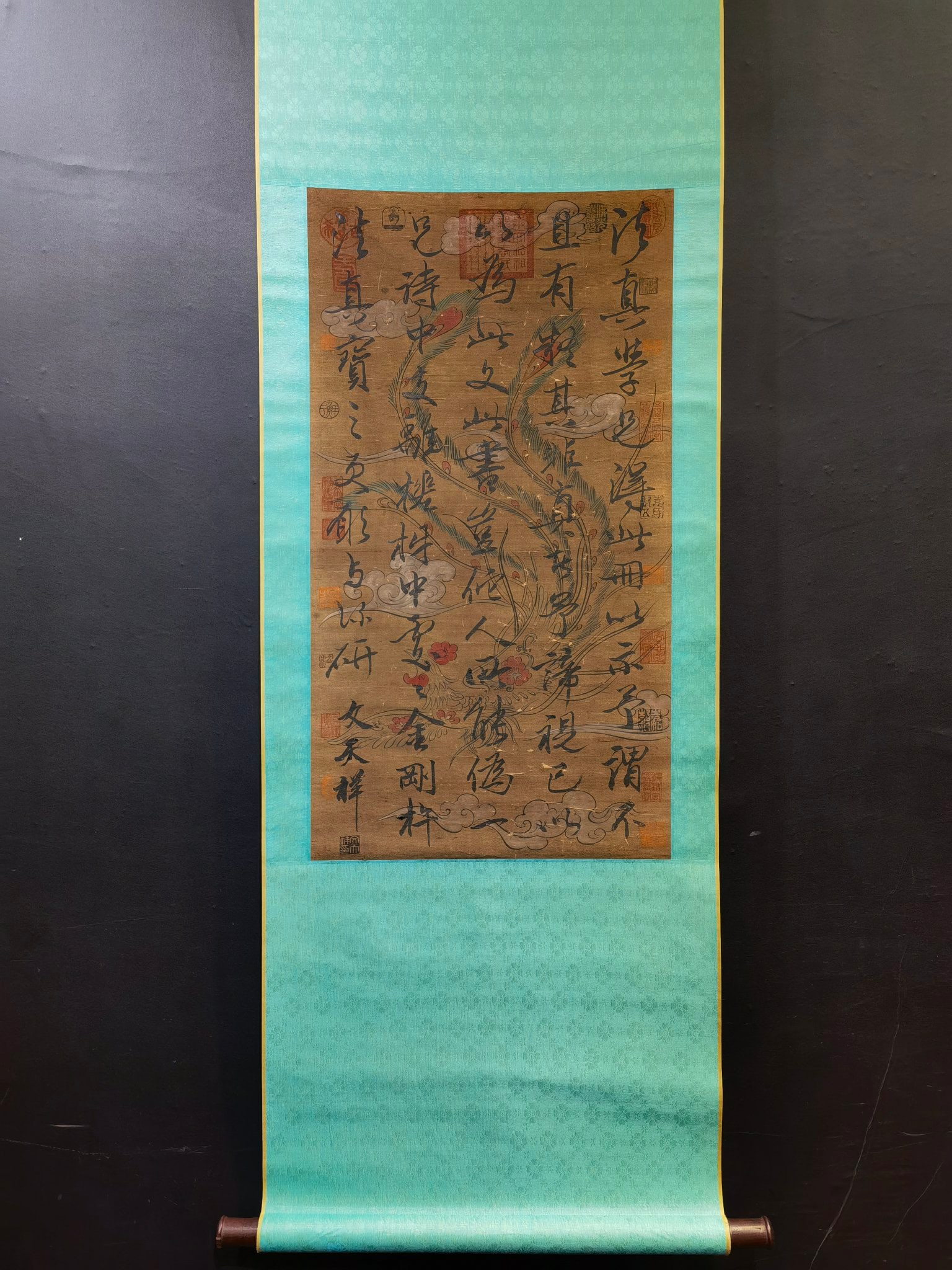 A Chinese Vertical Scroll Ink Painting of Calligraphy on Silk: A Chinese Vertical Scroll Ink Painting of Calligraphy on Silk Wen tianxiang Size:15.7inx28.7in文天祥绢画龙纹书法