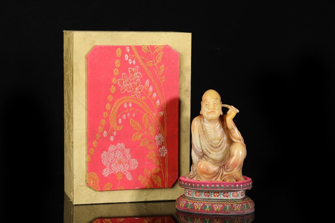 An Exquisite Shoushan Stone Statue of Arhat Ornament: An Exquisite Shoushan Stone Statue of Arhat Ornament Qing Dynasty, China Size:4.7inx3.1inx2.2in Weight:455g寿山石罗汉摆件 中国清代