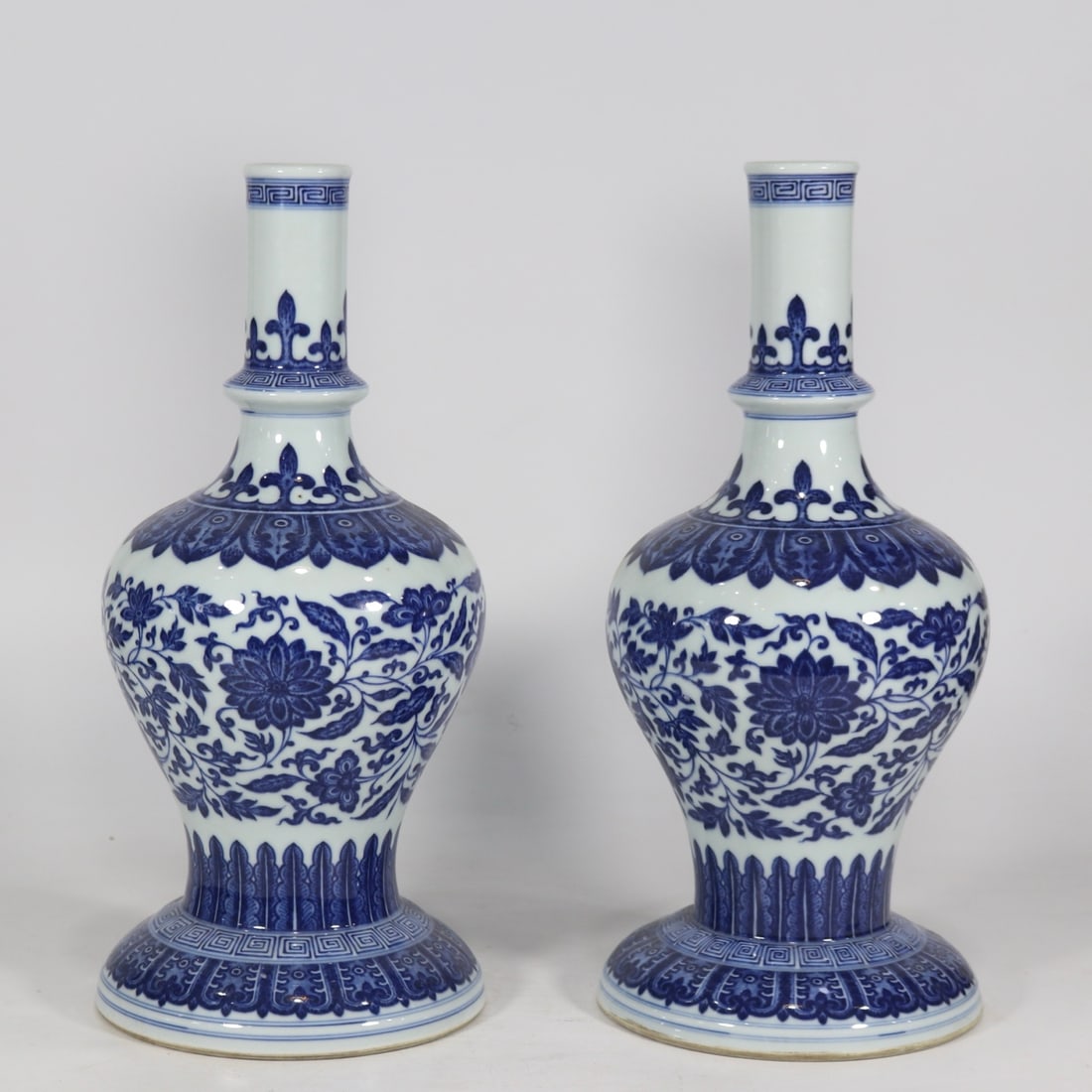 An Exquisite Blue and White Lotus Pattern Vase: An Exquisite Blue and White Lotus Pattern Vase Qing Dynasty, China Qianlong Six-character Mark Size:14.6inx6.9in青花缠枝花卉甘露瓶 中国
