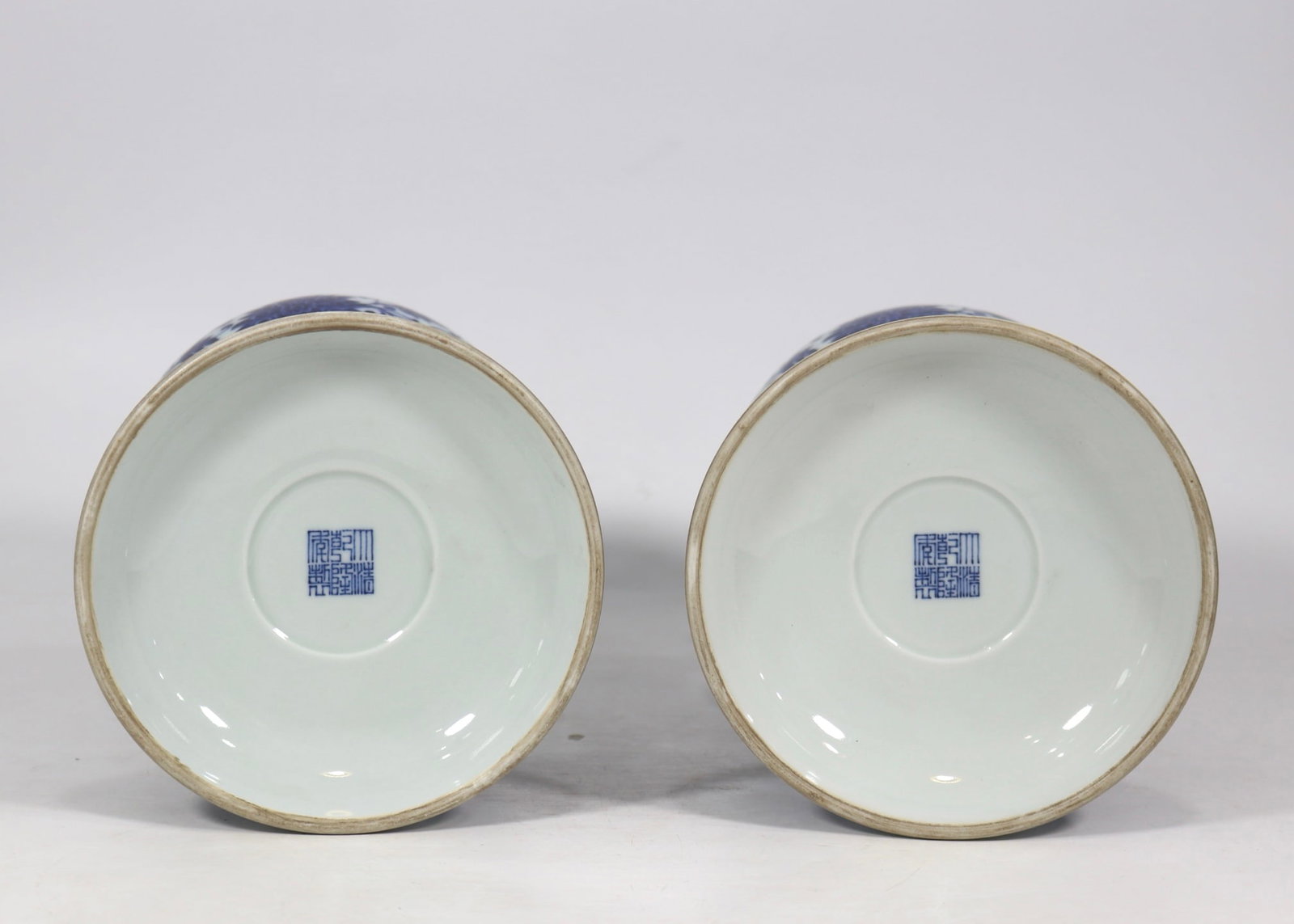 An Exquisite Blue and White Lotus Pattern Vase - 8
