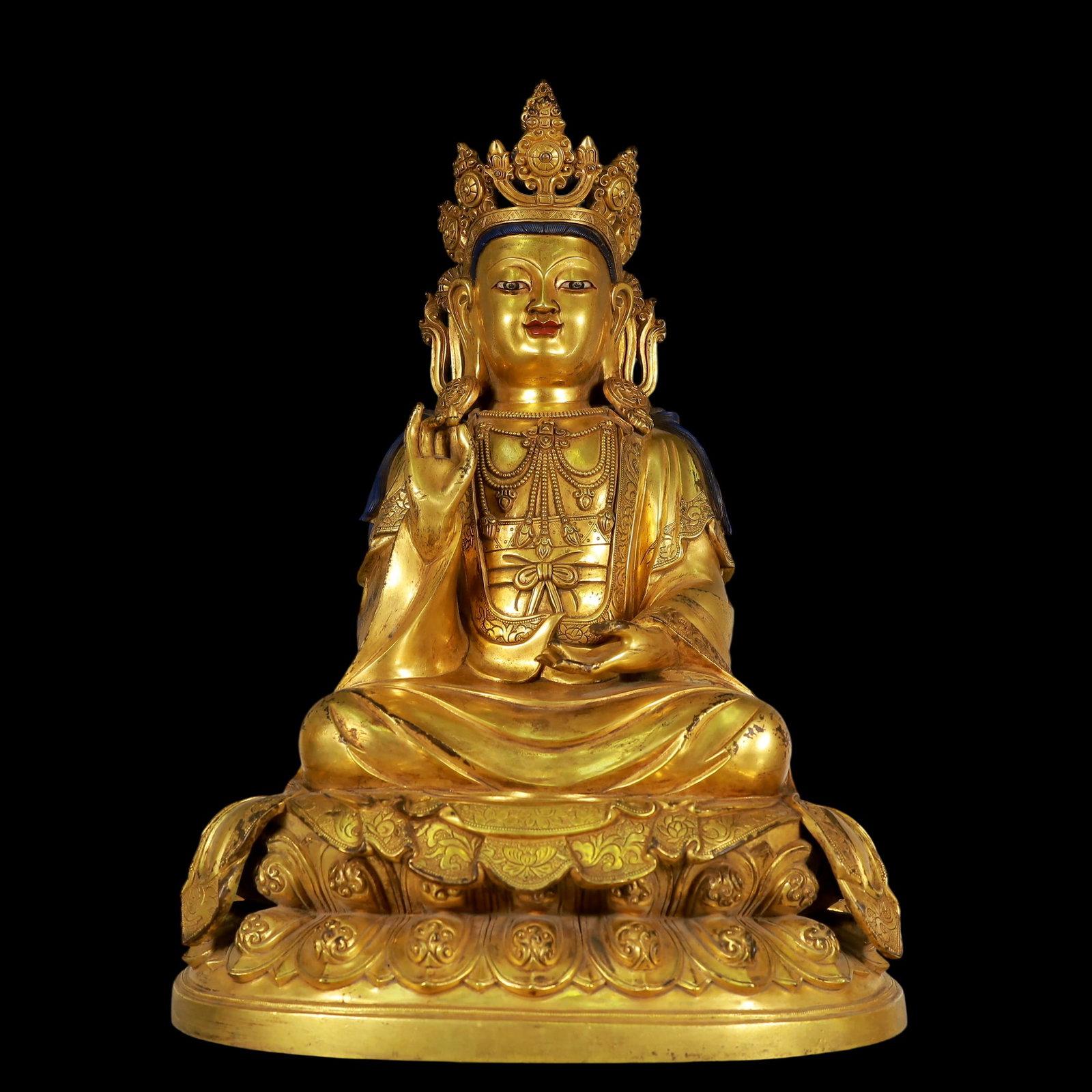 A Exquisite Gilt Bronze Statue of Bodhisattva: A Exquisite Gilt Bronze Statue of Bodhisattva Qing Dynasty, China Size:11.4inx9.8inx15.9in Weight:13450g铜鎏金菩萨像 中国清代