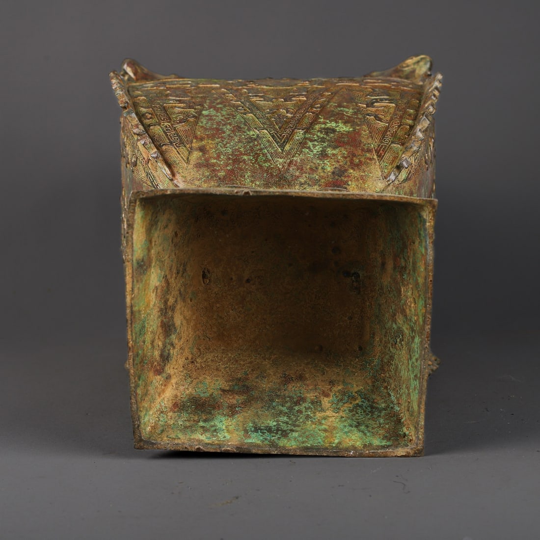An Exquisite Bronze Beast-Face Pattern Vase - 9
