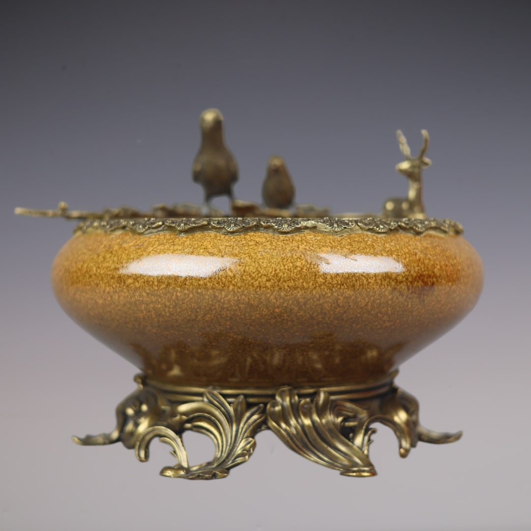 An Exquisite Yellow Glazed Inlaid Bronze Flower and Bird Pattern Brush Washer: An Exquisite Yellow Glazed Inlaid Bronze Flower and Bird Pattern Brush Washer Qing Dynasty, China Kangxi Six-character Mark Size:8.7inx10.2in鳝鱼黄釉镶铜瑞