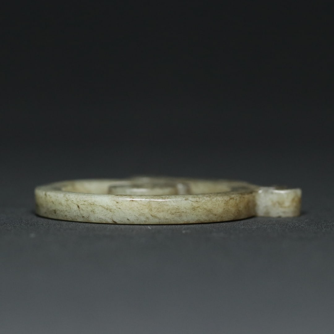 An Exquisite White Jade Dragon Pendant - 3