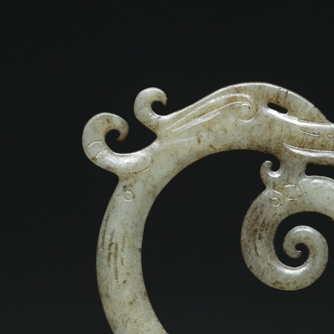 An Exquisite White Jade Dragon Pendant - 8