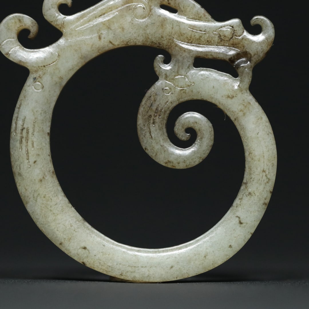 An Exquisite White Jade Dragon Pendant - 9