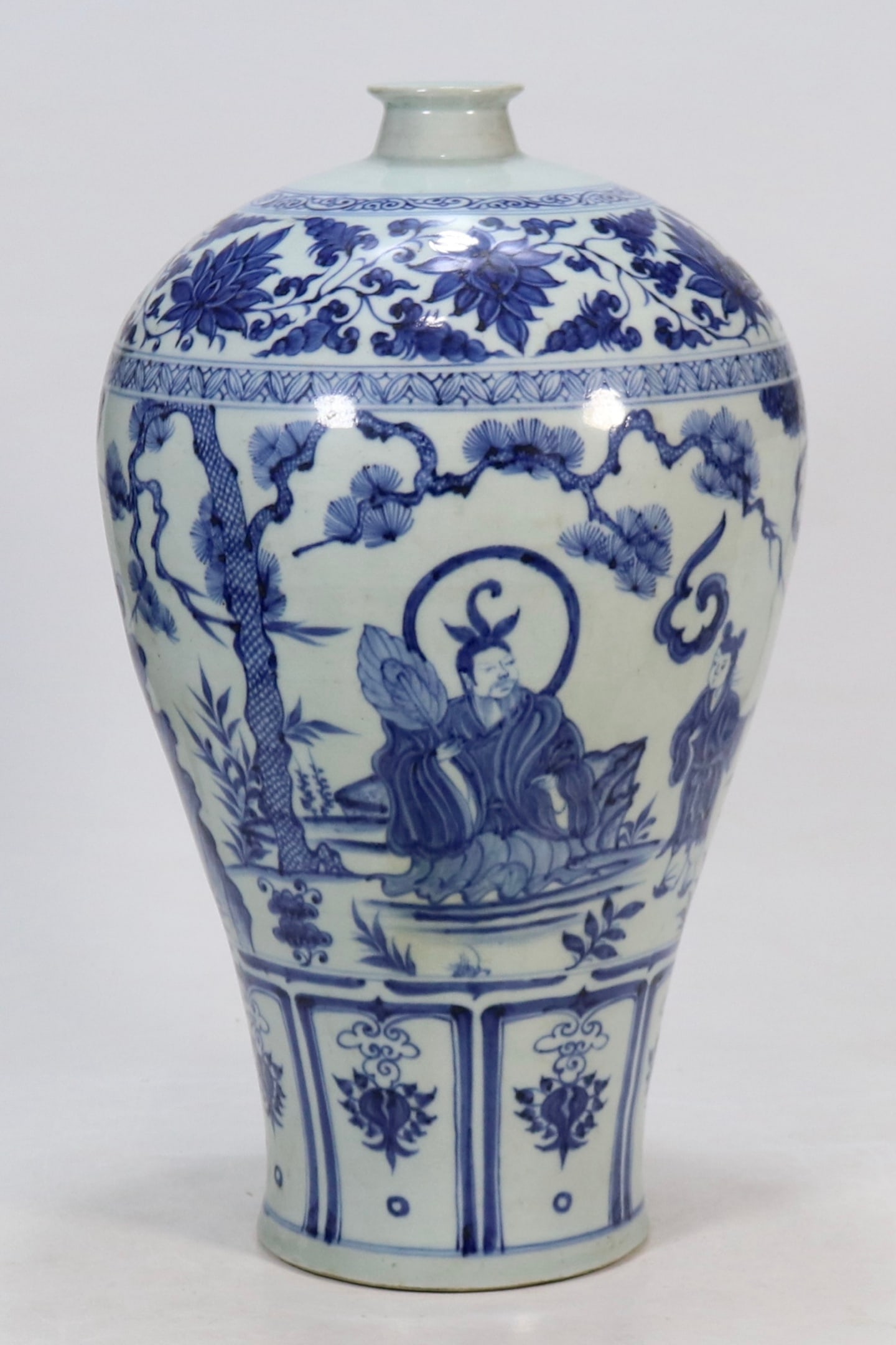 An Exquisite Blue and White Character and Story Pattern Lotus Pattern Vase: An Exquisite Blue and White Character and Story Pattern Lotus Pattern Vase Yuan Dynasty, China Size:16.7in青花人物故事图纹梅瓶