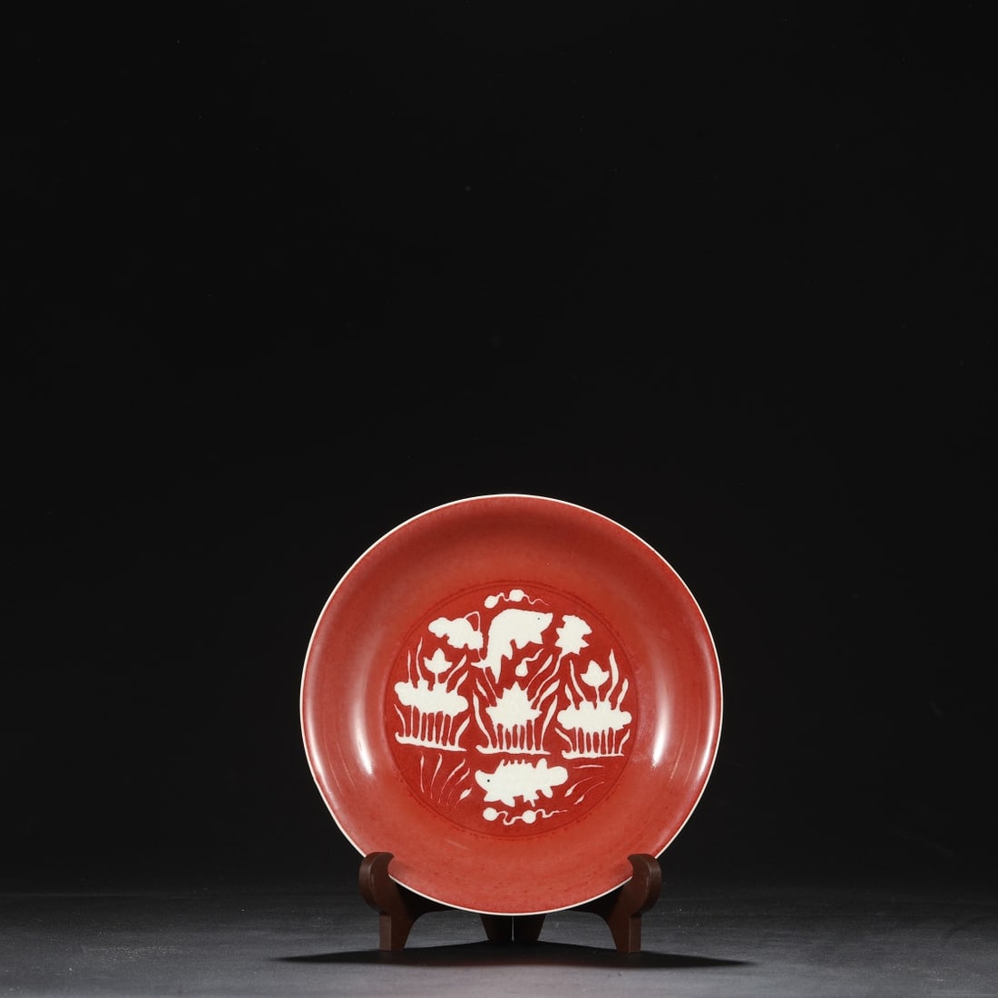 An Exquisite Ruby red-Glazed Fish and Lotus Pattern Plate - 2