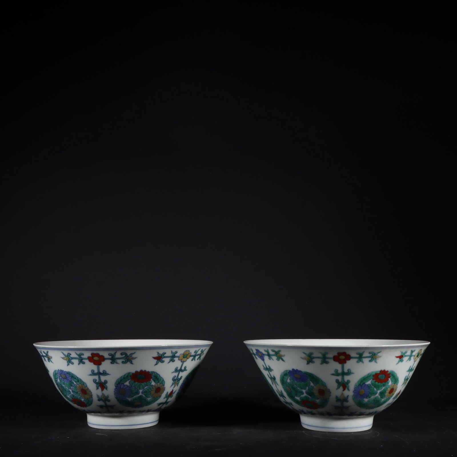 A Pair of Exquisite Doucai Flower Pattern Bowl: A Pair of Exquisite Doucai Flower Pattern Bowl Ming Dynasty, China Chenghua Six-character Mark Size:3.4inx7.6in斗彩团菊纹碗一对 中国明