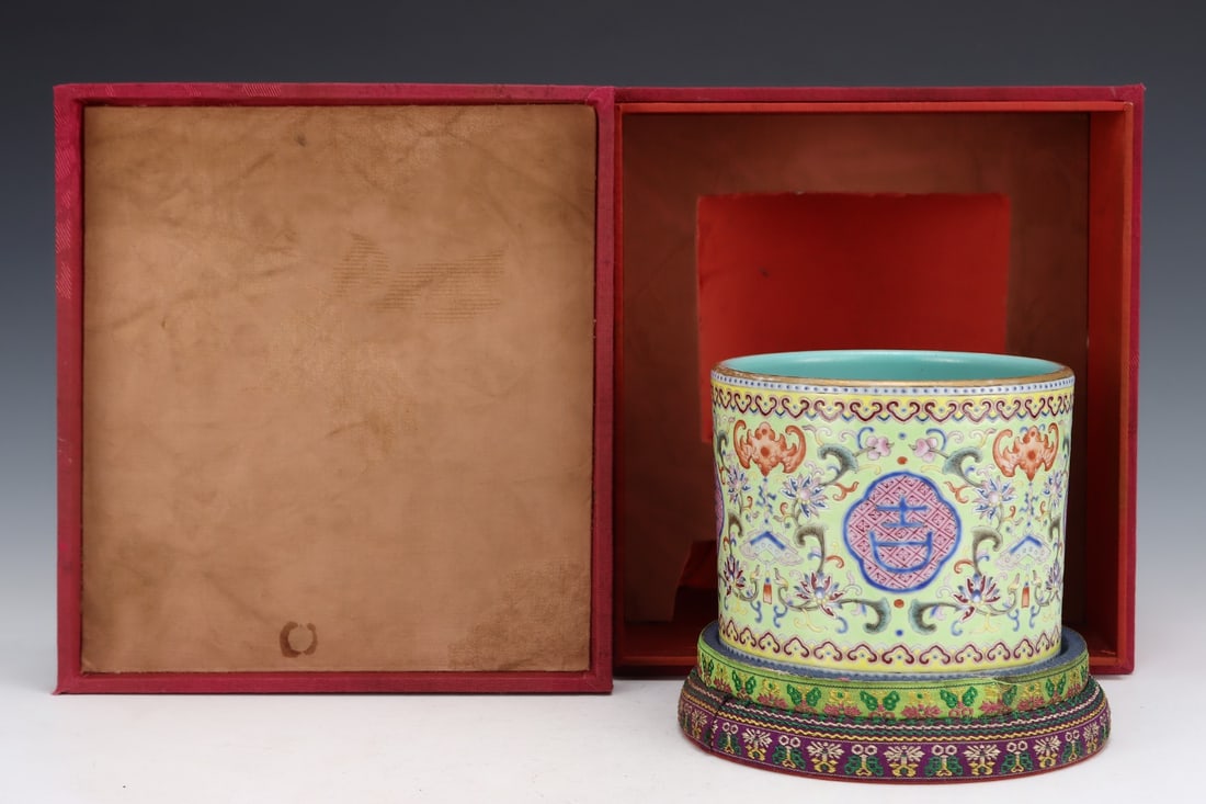An Exquisite Famille-Rose Lotus Pattern Brush Pot: An Exquisite Famille-Rose Lotus Pattern Brush Pot Qing Dynasty, China Jiaqing Six-character Mark
