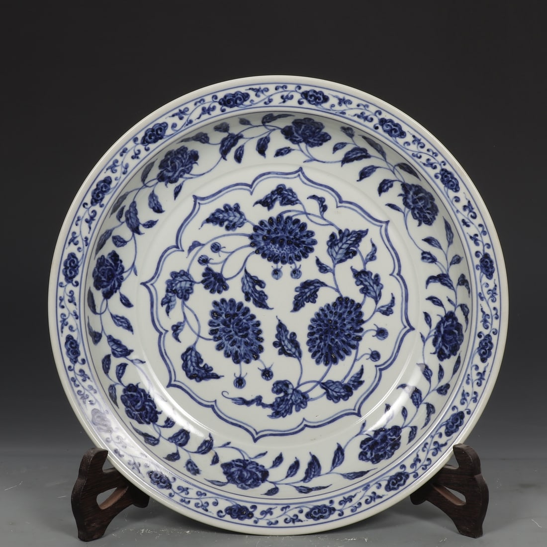 An Exquisite Blue and White Lotus Pattern Plate: An Exquisite Blue and White Lotus Pattern Plate Ming Dynasty, China Size:2.4inx15in青花缠枝花卉纹折沿大盘