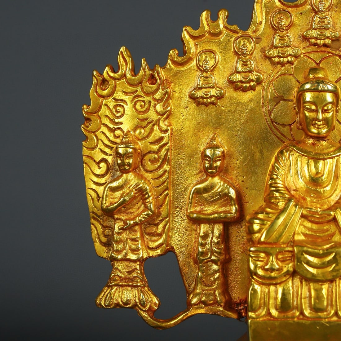 An Exquisite Gilt Bronze Buddha Statue - 4