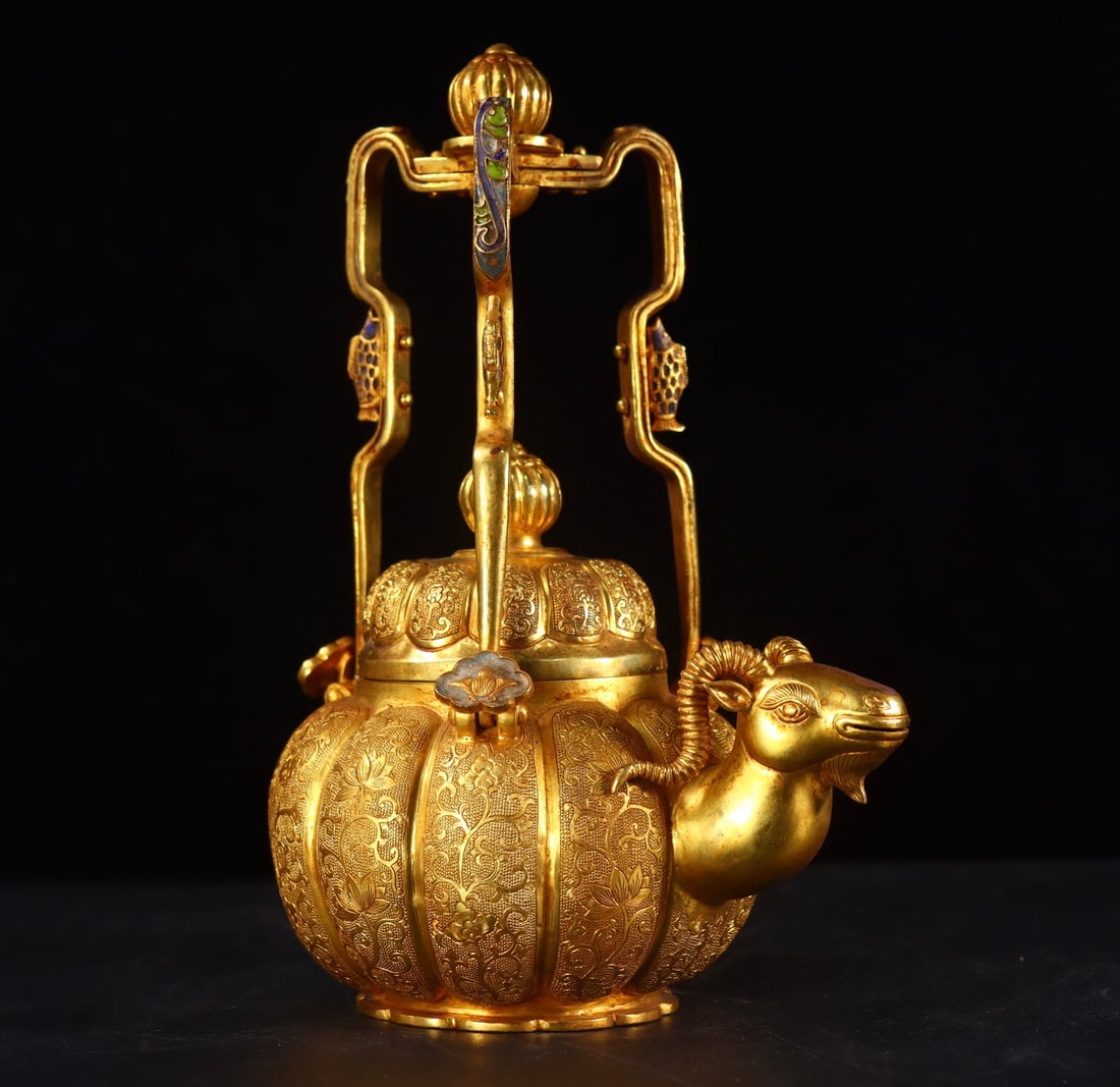 An Exquisite Gilt Bronze Flower Pattern Ewer - 2