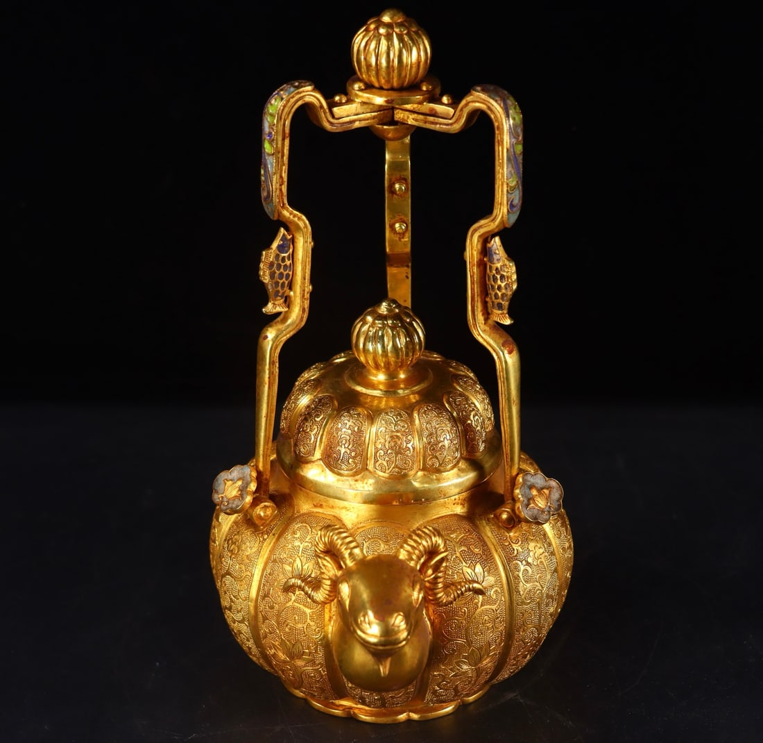 An Exquisite Gilt Bronze Flower Pattern Ewer - 3