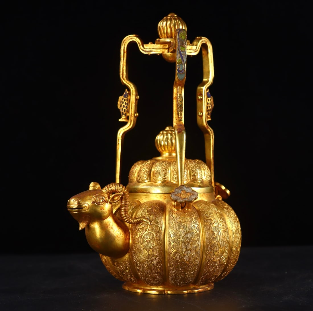 An Exquisite Gilt Bronze Flower Pattern Ewer - 4