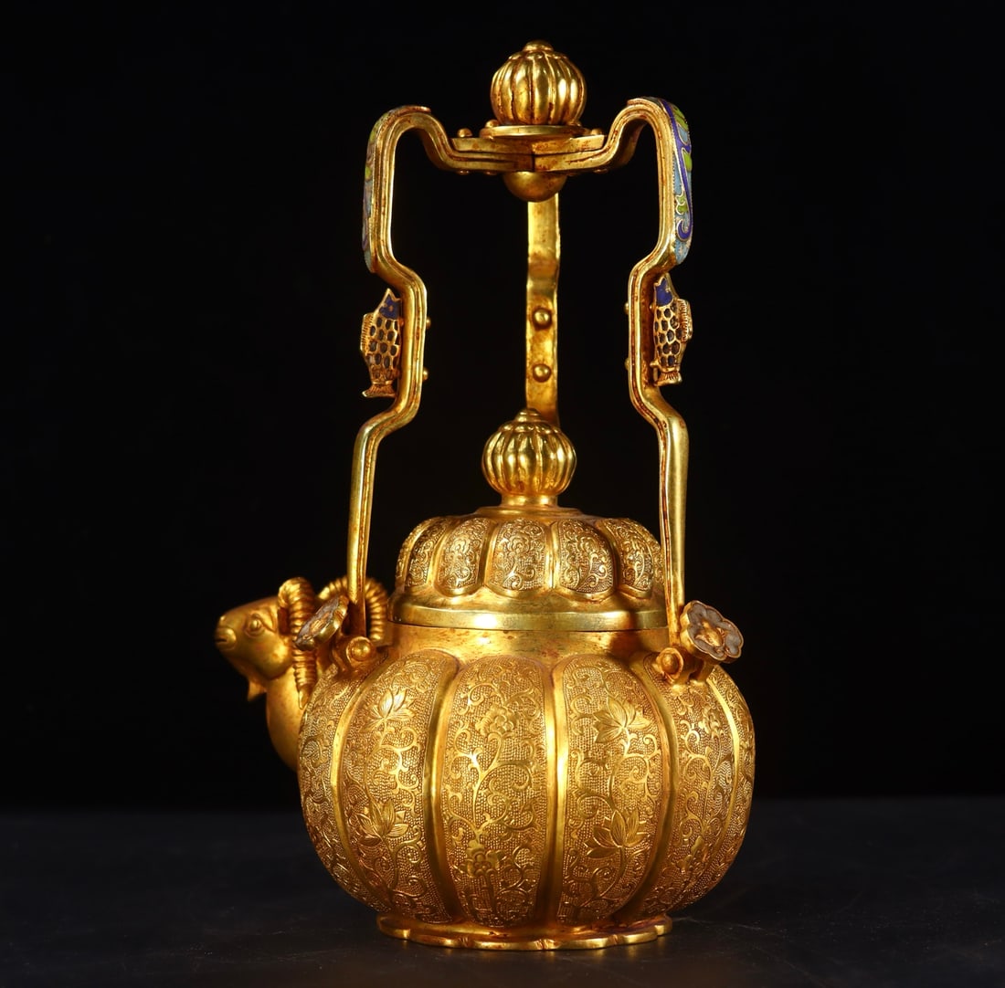 An Exquisite Gilt Bronze Flower Pattern Ewer - 7