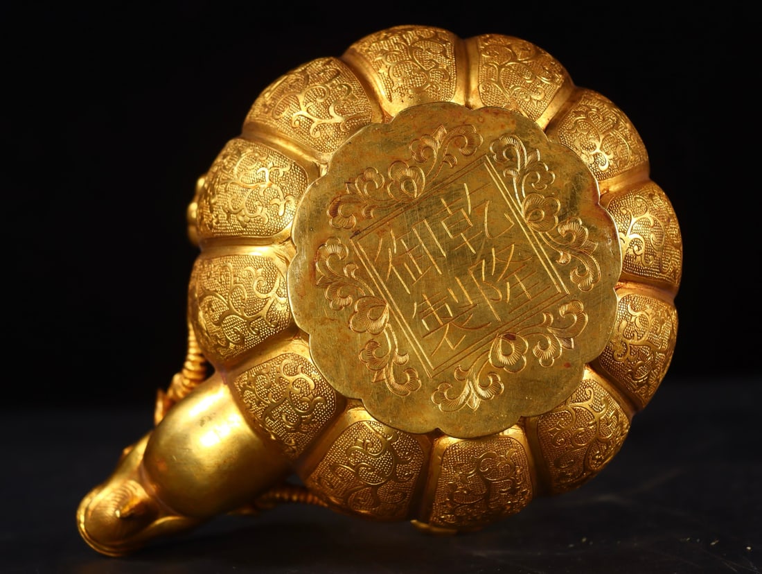 An Exquisite Gilt Bronze Flower Pattern Ewer - 9
