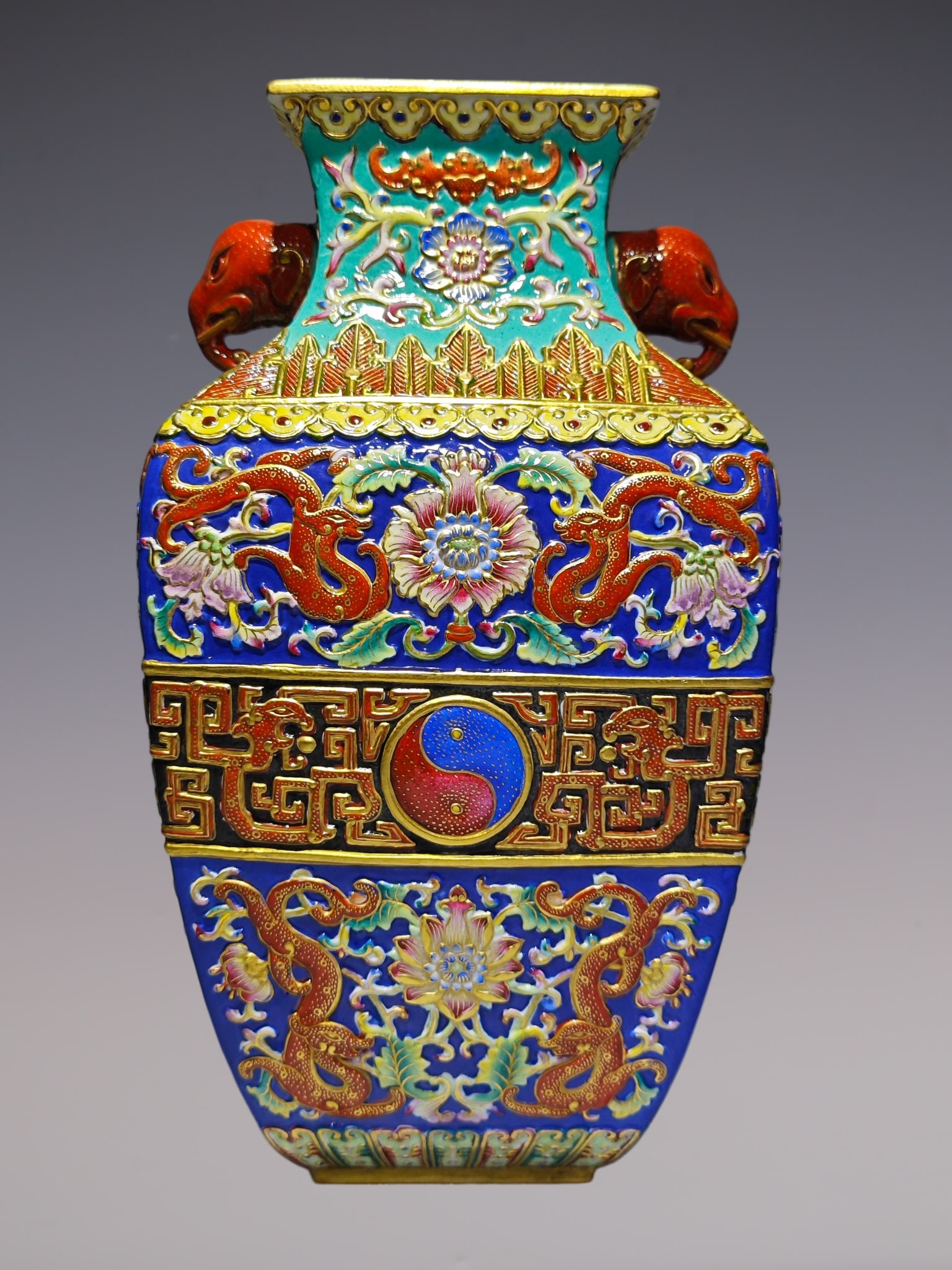 An Exquisite Enamel Lotus Pattern Dragon Pattern Double-Ears Vase - 3