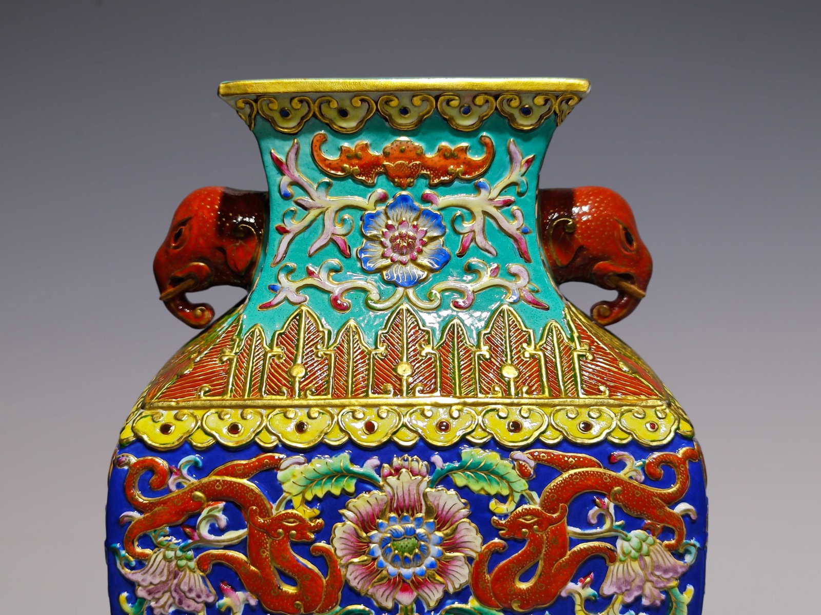 An Exquisite Enamel Lotus Pattern Dragon Pattern Double-Ears Vase - 7