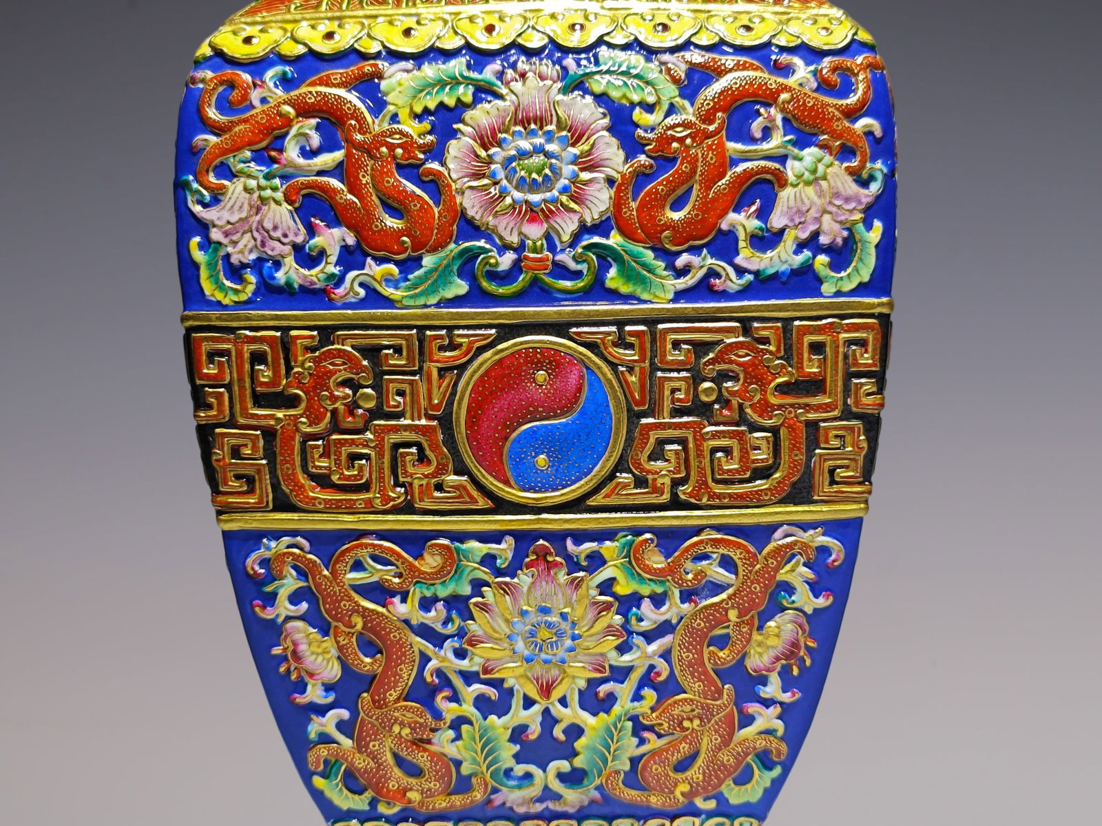 An Exquisite Enamel Lotus Pattern Dragon Pattern Double-Ears Vase - 8