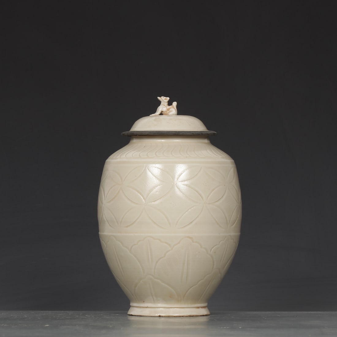 An Exquisite Ding yao Flower Pattern Jar - 2