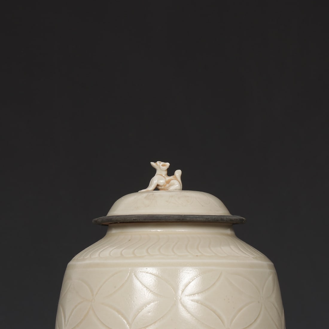An Exquisite Ding yao Flower Pattern Jar - 3
