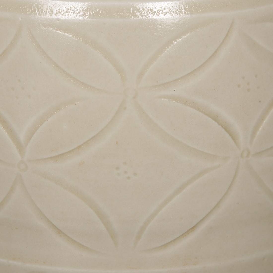 An Exquisite Ding yao Flower Pattern Jar - 5