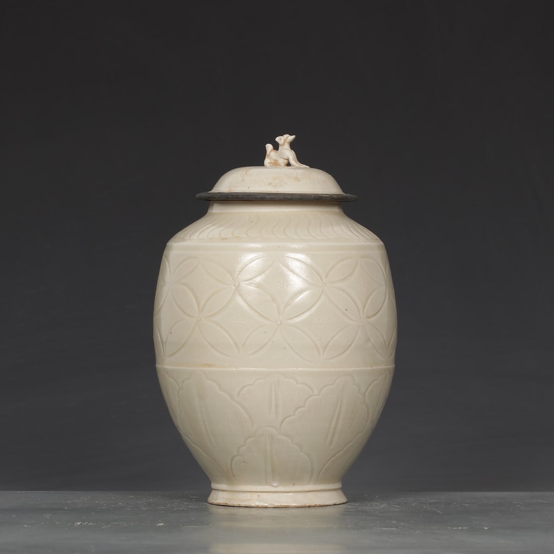 An Exquisite Ding yao Flower Pattern Jar - 6