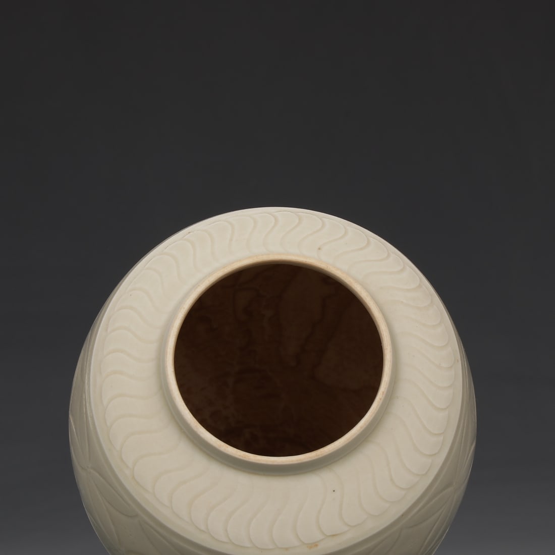 An Exquisite Ding yao Flower Pattern Jar - 8
