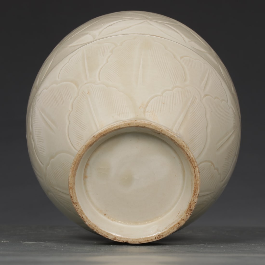 An Exquisite Ding yao Flower Pattern Jar - 9