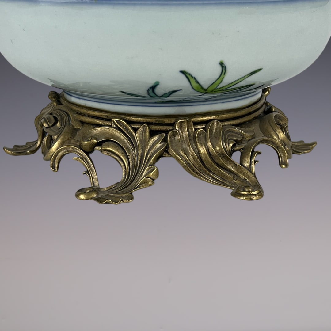 An Exquisite Doucai Inlaid Bronze Flower Pattern Insect Pattern Box - 3