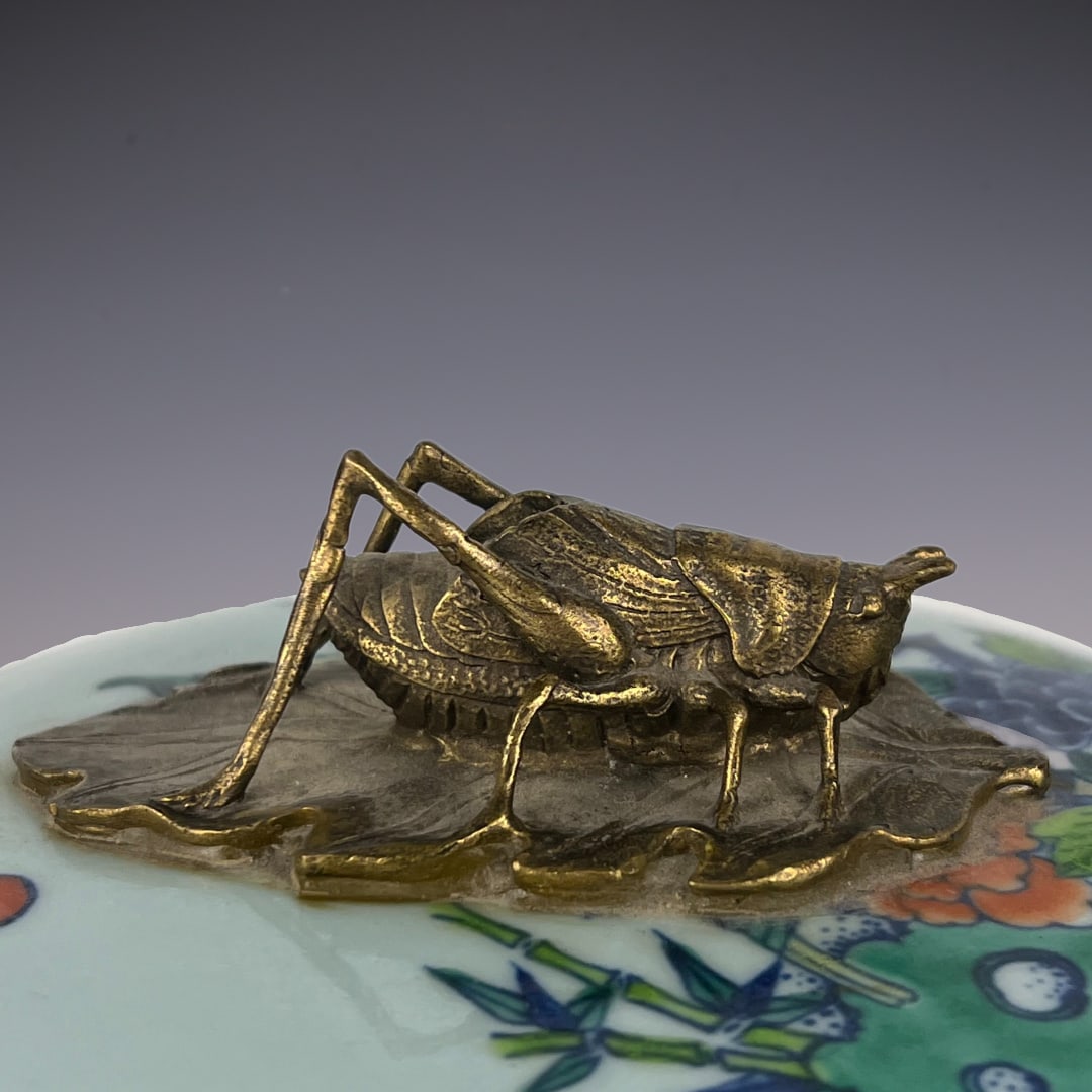 An Exquisite Doucai Inlaid Bronze Flower Pattern Insect Pattern Box - 4