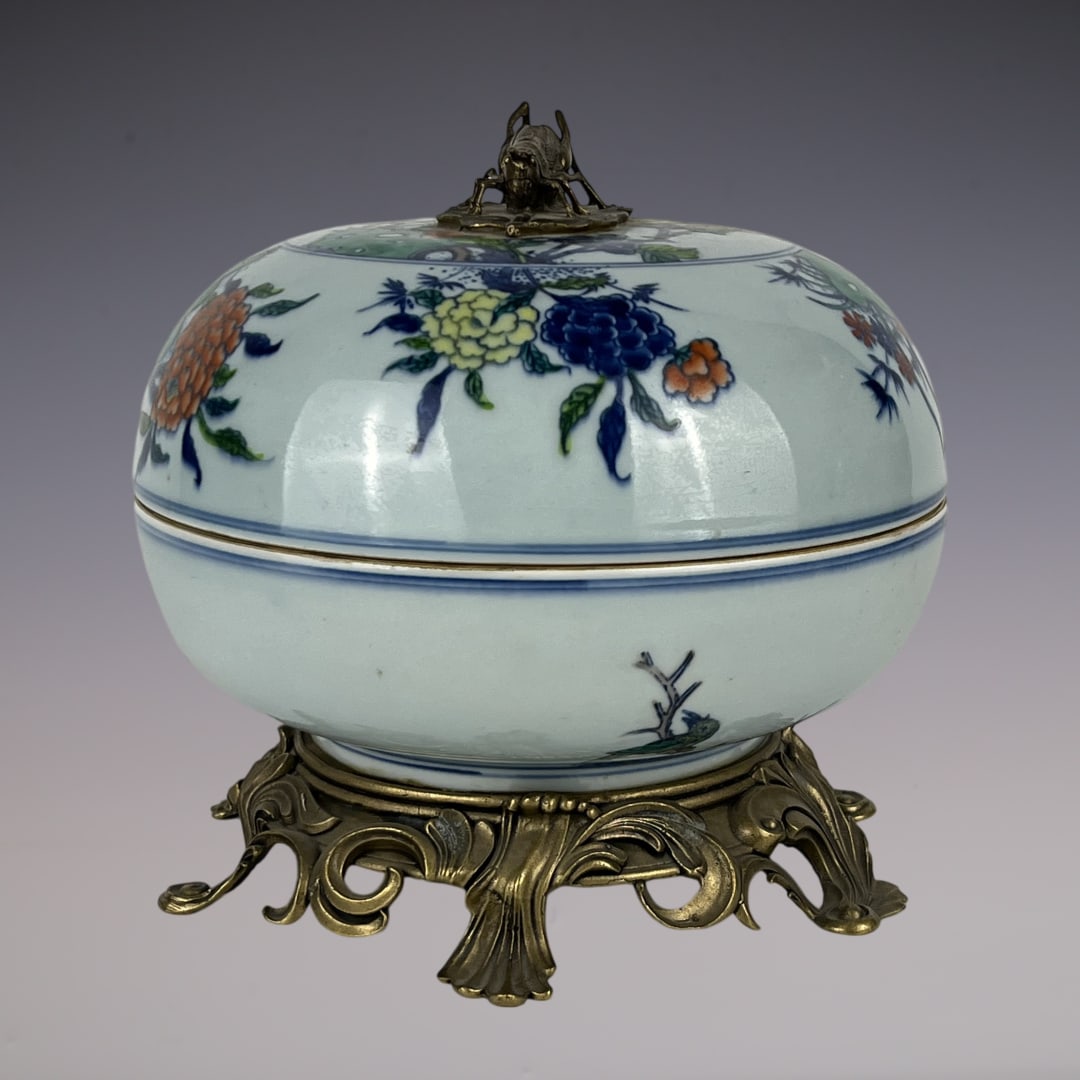 An Exquisite Doucai Inlaid Bronze Flower Pattern Insect Pattern Box - 5