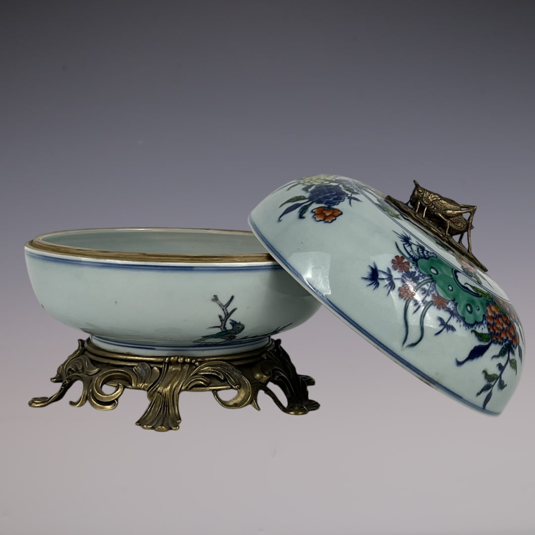 An Exquisite Doucai Inlaid Bronze Flower Pattern Insect Pattern Box - 6