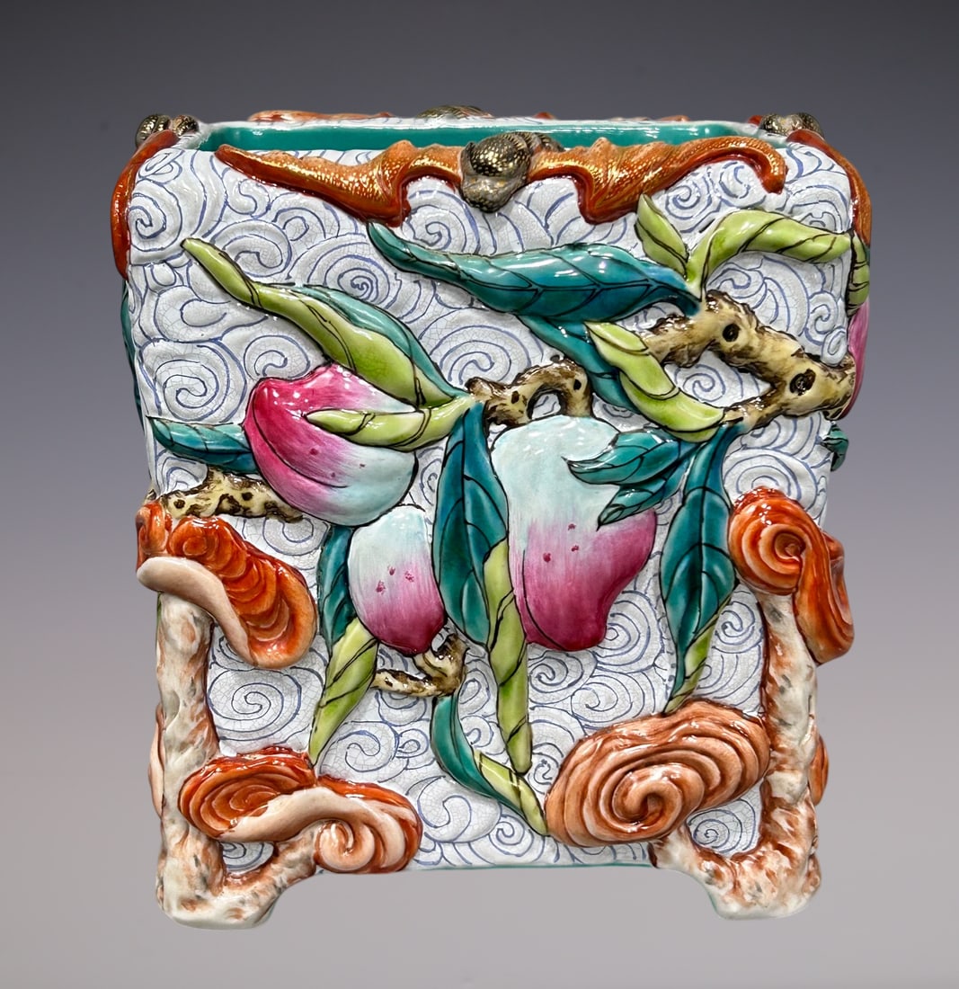 An Exquisite Famille-Rose Bats and Peach Pattern Brush Pot: An Exquisite Famille-Rose Bats and Peach Pattern Brush Pot the Republic of China Size:5inx4.7in粉彩福寿纹笔筒 民国 Size:12.8cmx12cm